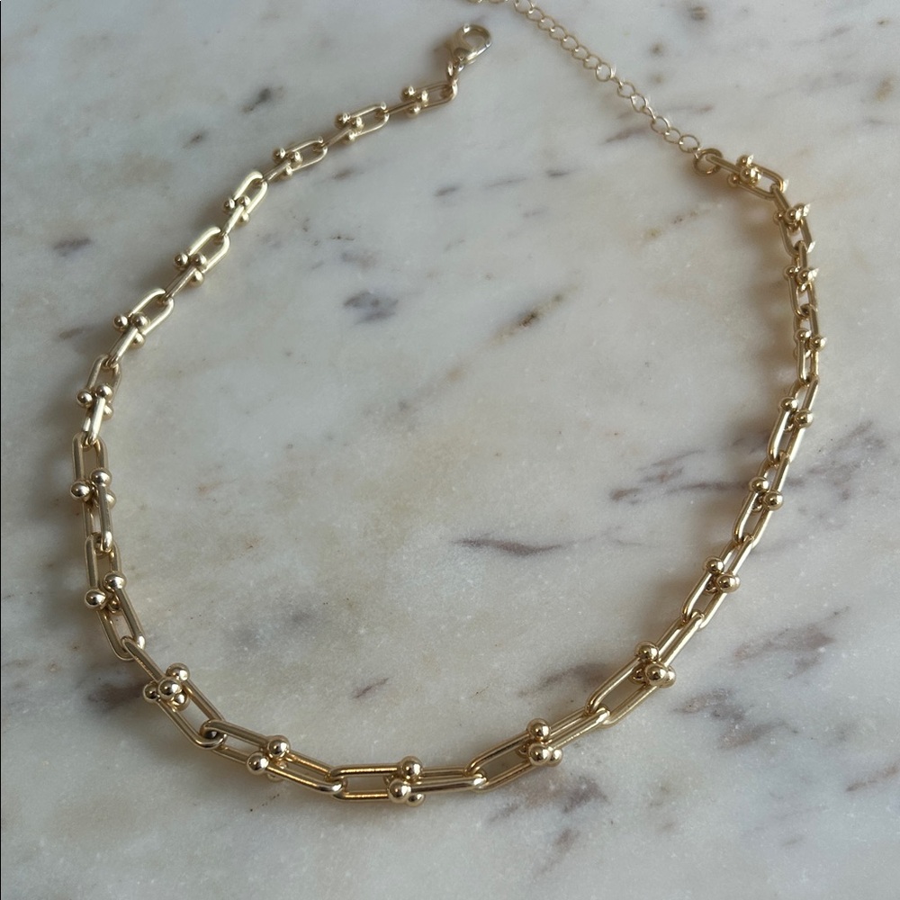 Elegant Chain Necklace Motif 18”